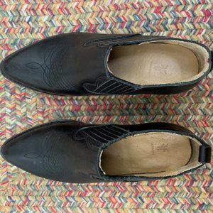Frye Black Leather shootie
